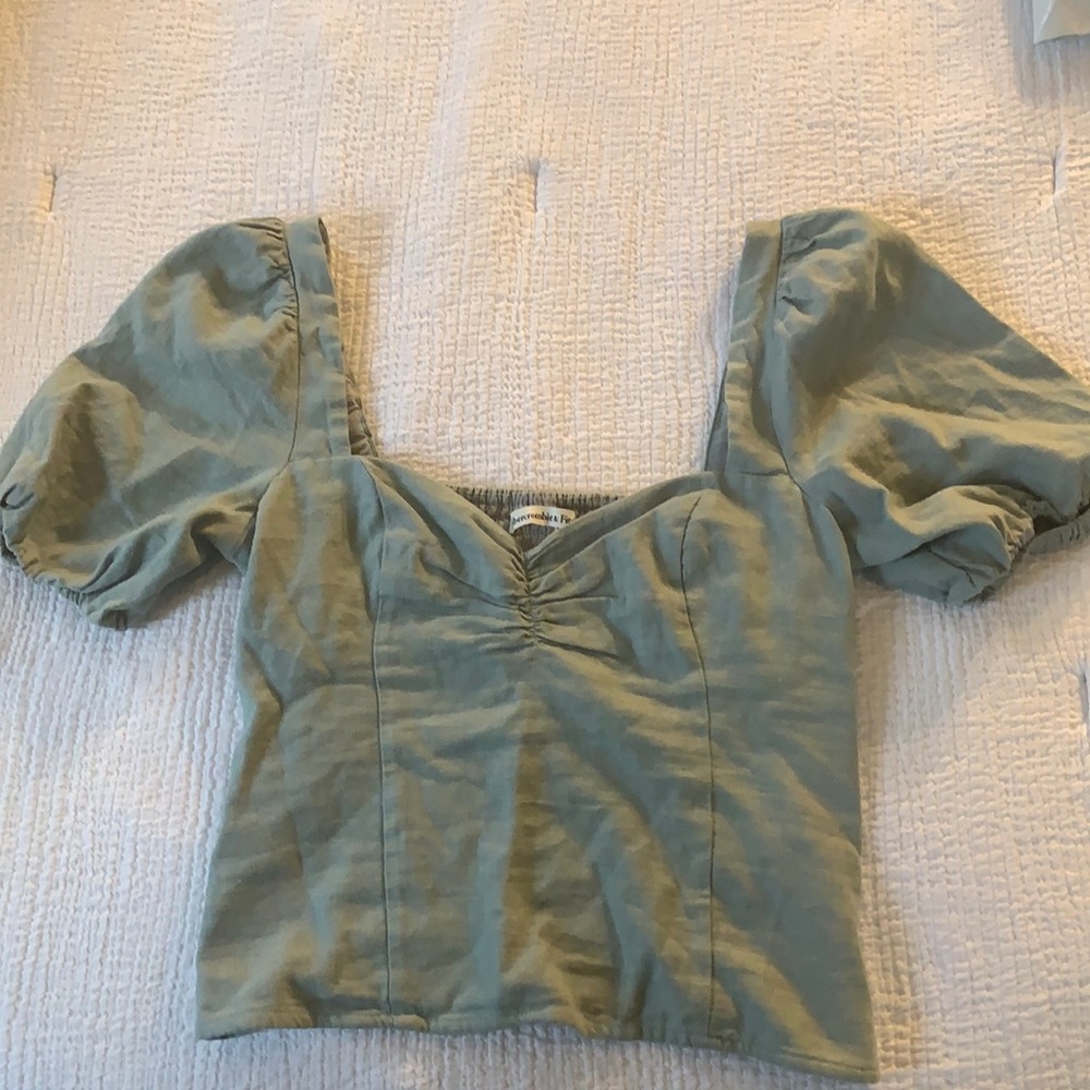 NWT linen puff sleeve top